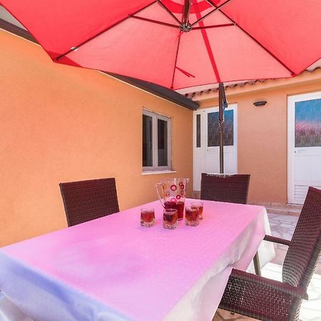Apartment Taja Ližnjan エクステリア 写真