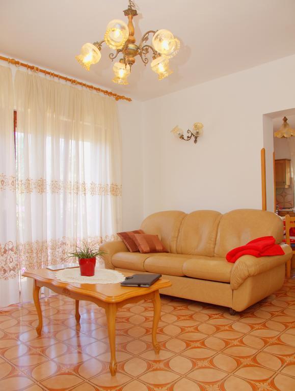 Apartment Taja Ližnjan エクステリア 写真