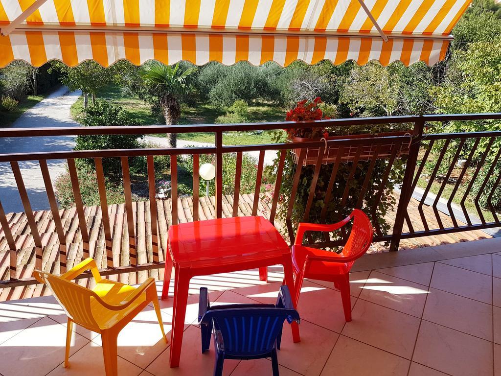 Apartment Taja Ližnjan エクステリア 写真