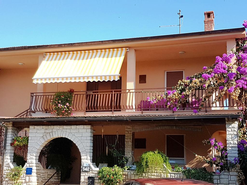 Apartment Taja Ližnjan エクステリア 写真