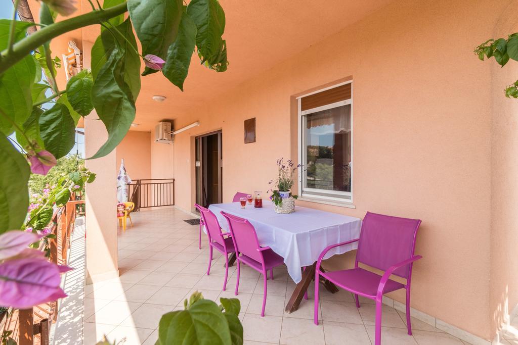 Apartment Taja Ližnjan エクステリア 写真