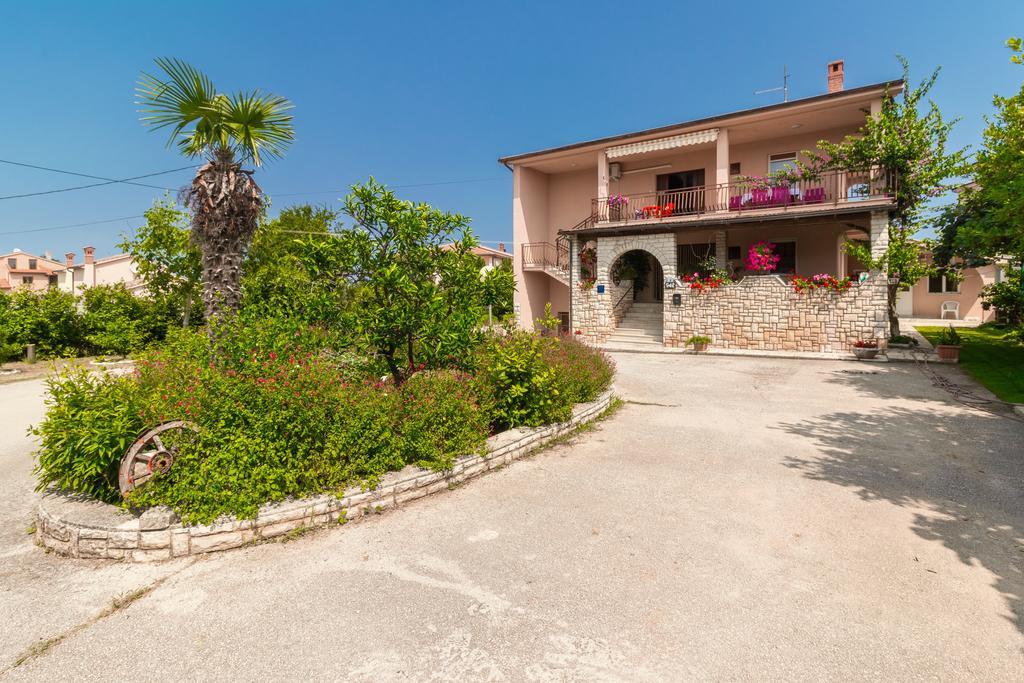 Apartment Taja Ližnjan エクステリア 写真