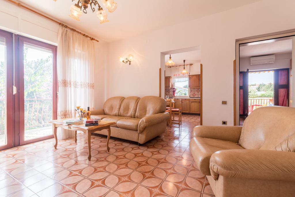 Apartment Taja Ližnjan エクステリア 写真