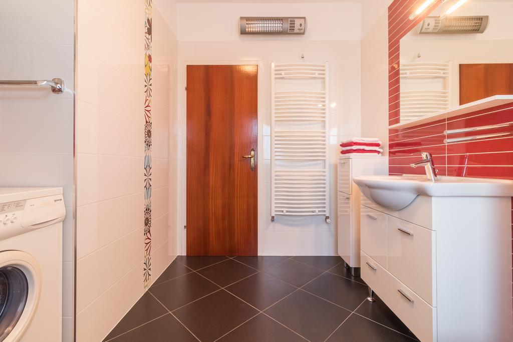 Apartment Taja Ližnjan エクステリア 写真
