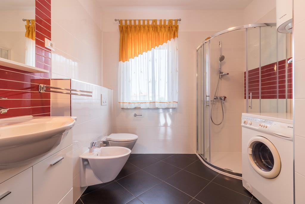 Apartment Taja Ližnjan エクステリア 写真