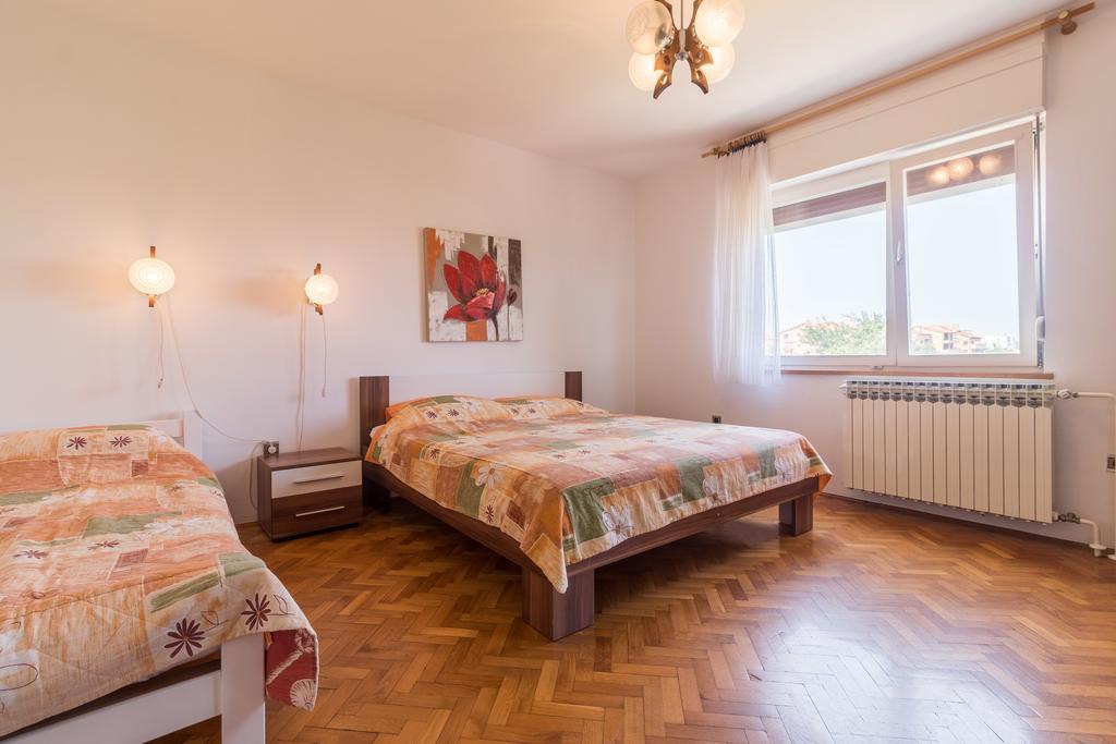 Apartment Taja Ližnjan エクステリア 写真
