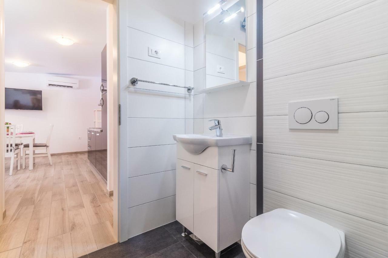 Apartment Taja Ližnjan エクステリア 写真