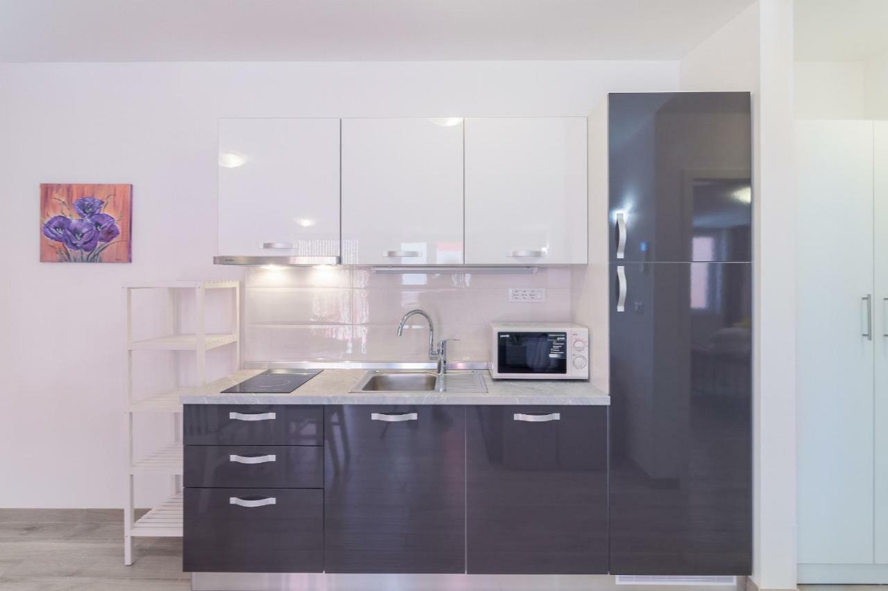 Apartment Taja Ližnjan エクステリア 写真