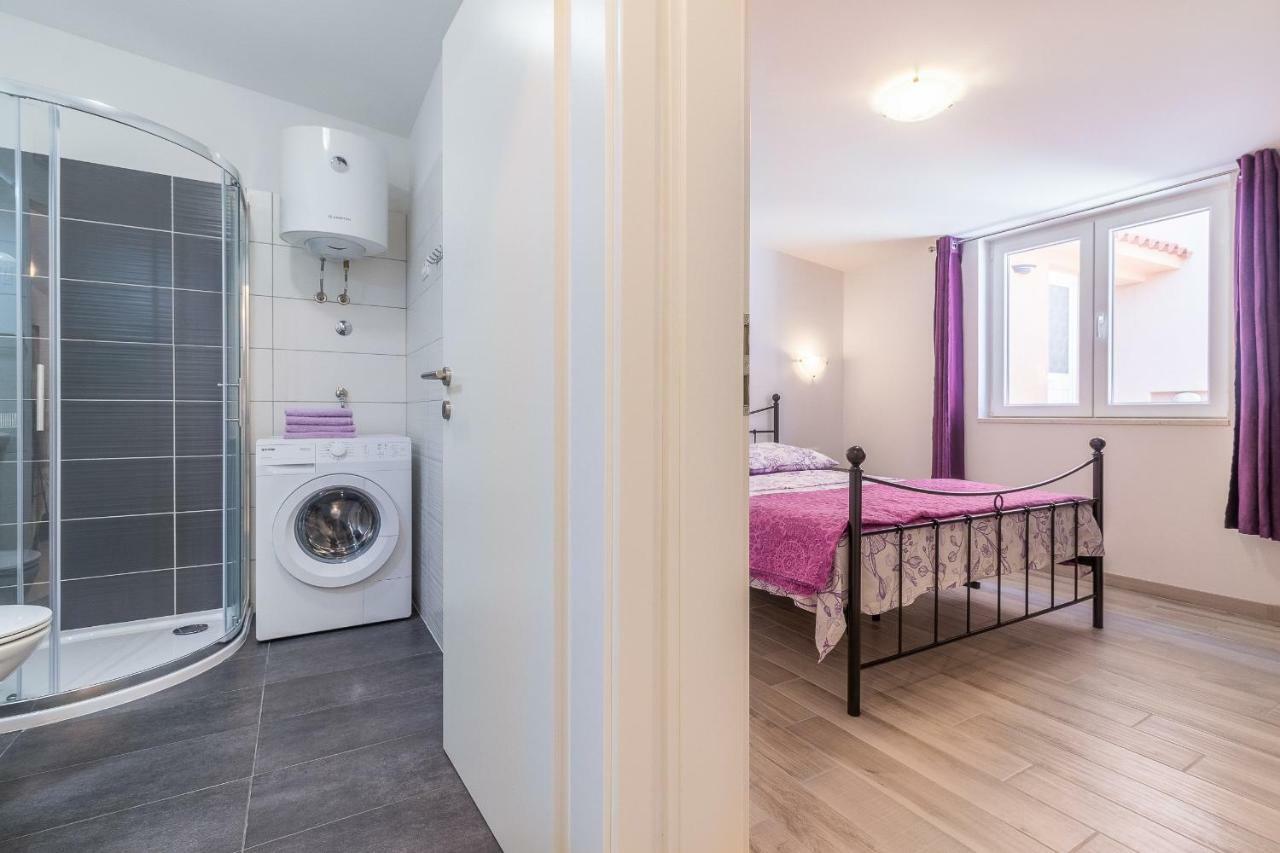 Apartment Taja Ližnjan エクステリア 写真