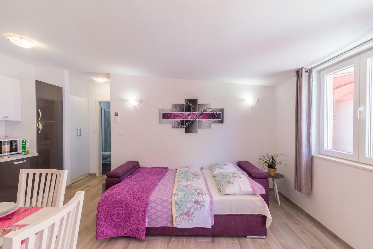 Apartment Taja Ližnjan エクステリア 写真