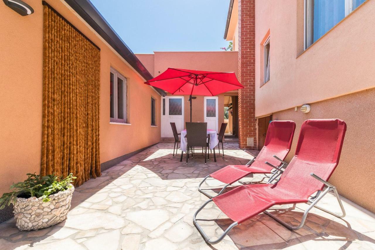 Apartment Taja Ližnjan エクステリア 写真