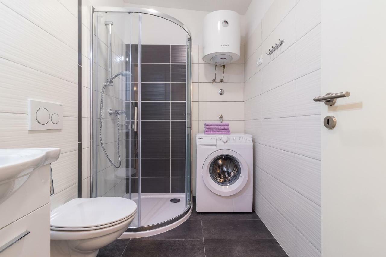 Apartment Taja Ližnjan エクステリア 写真