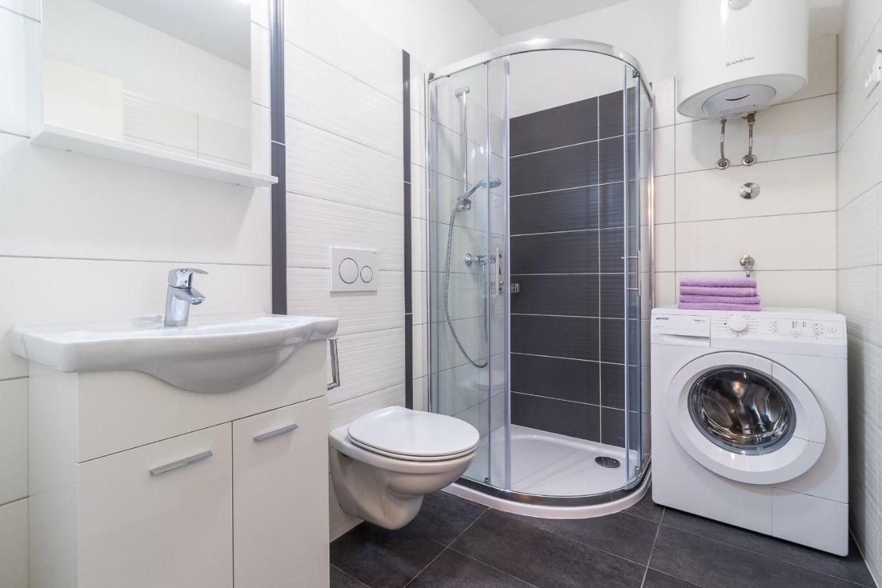 Apartment Taja Ližnjan エクステリア 写真