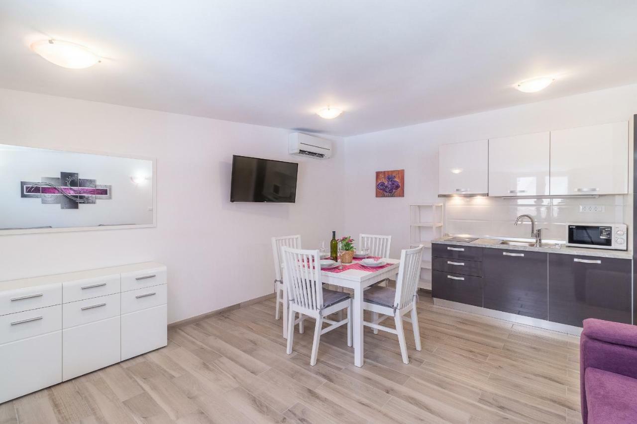 Apartment Taja Ližnjan エクステリア 写真
