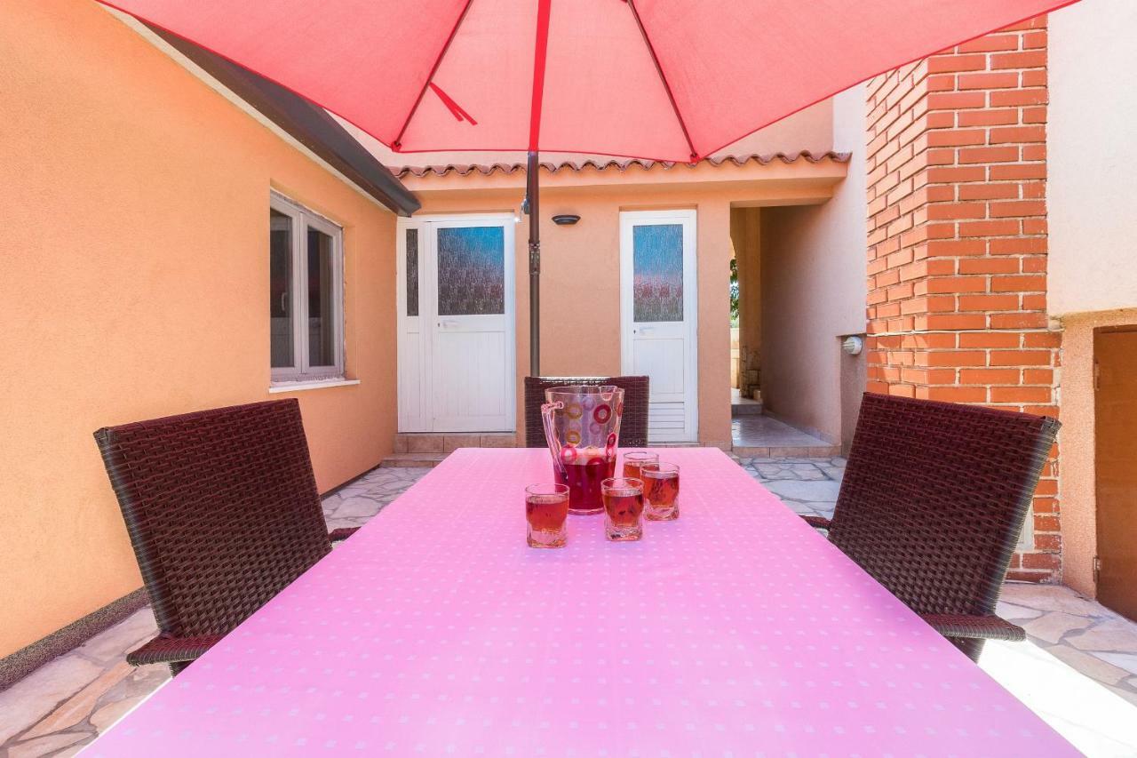 Apartment Taja Ližnjan エクステリア 写真