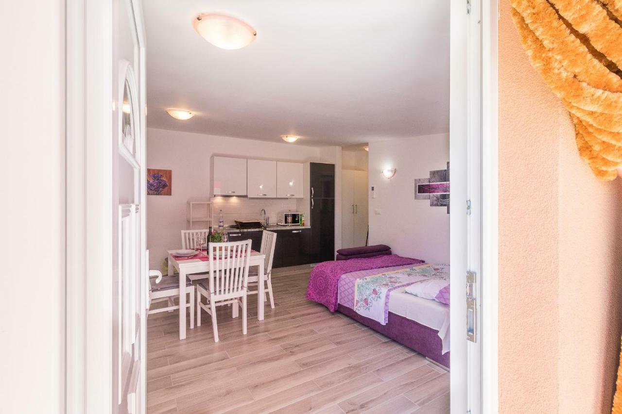 Apartment Taja Ližnjan エクステリア 写真