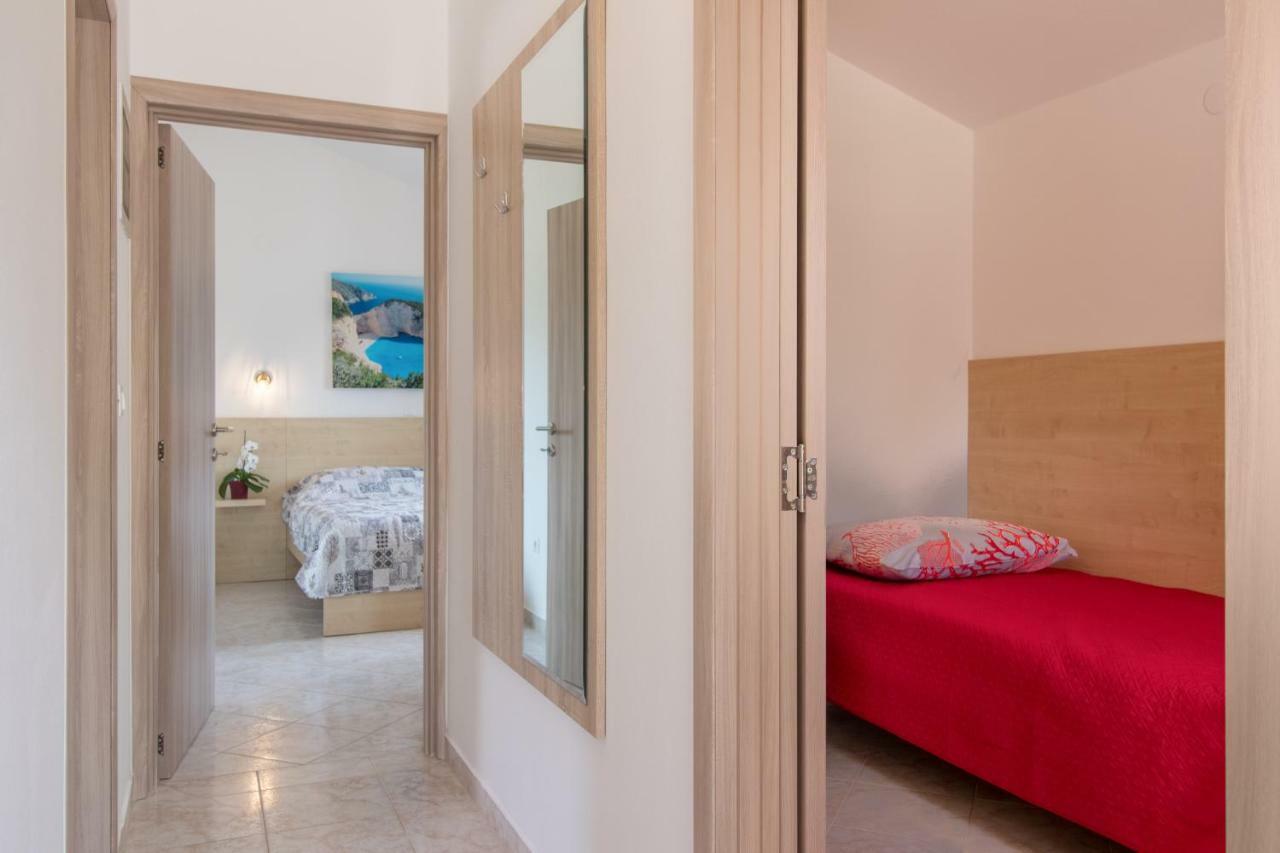 Apartment Taja Ližnjan エクステリア 写真