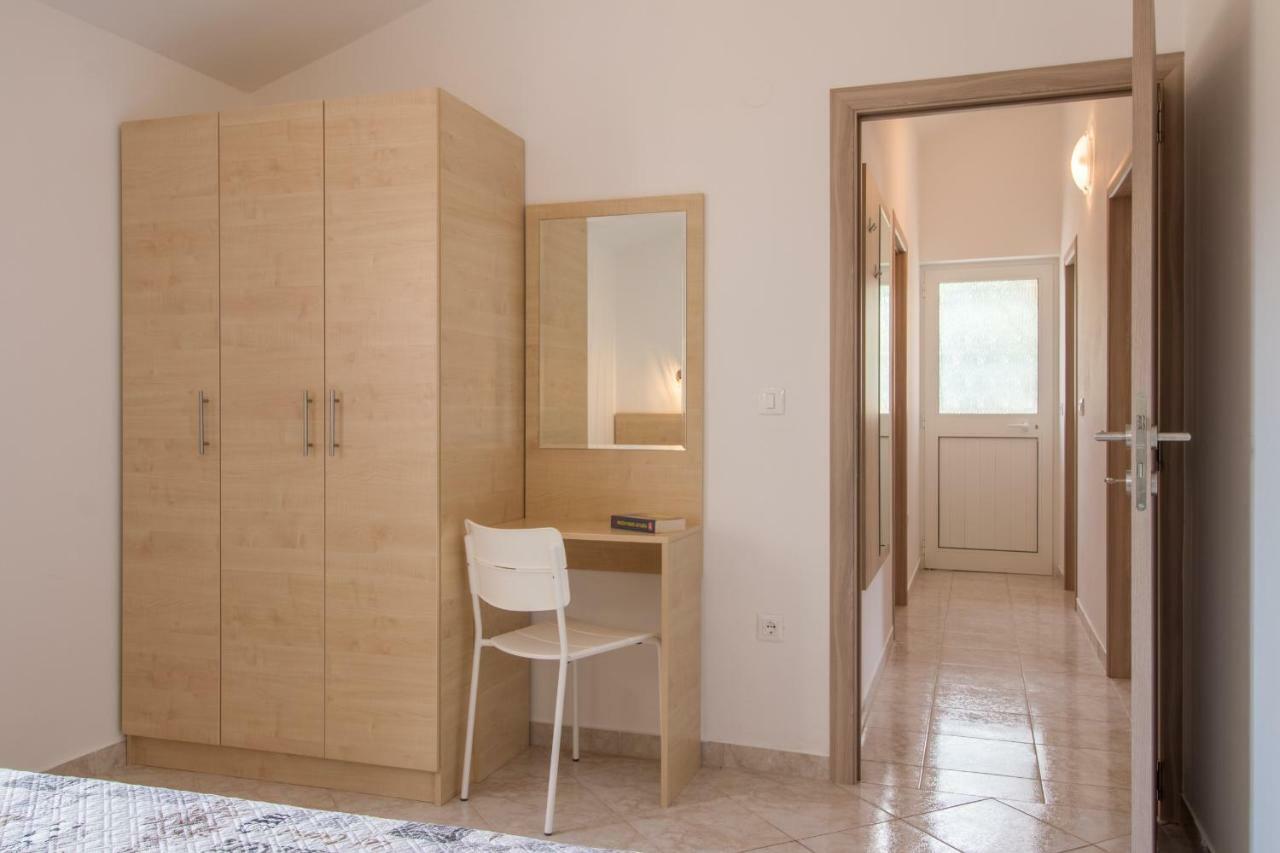 Apartment Taja Ližnjan エクステリア 写真