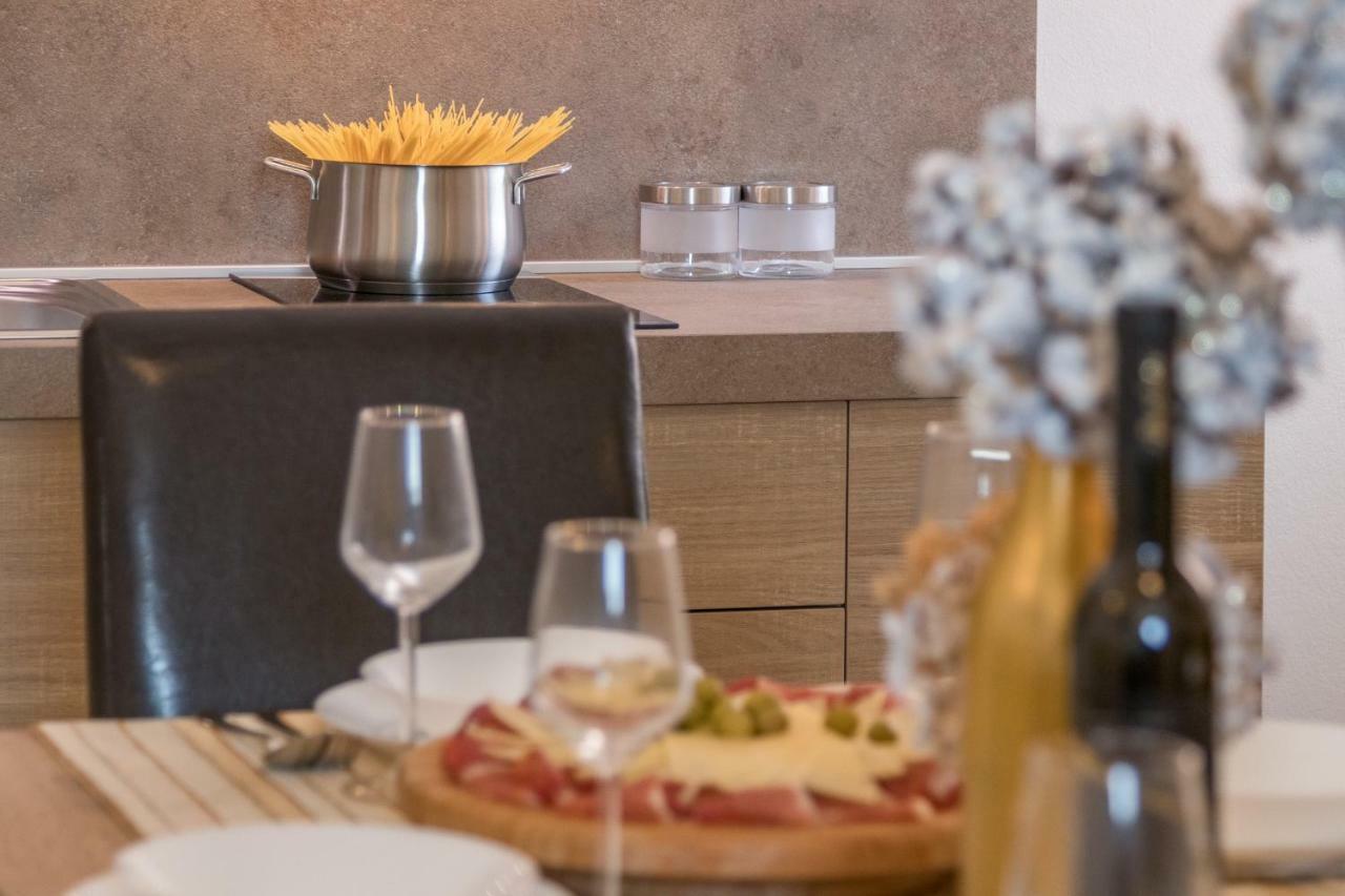 Apartment Taja Ližnjan エクステリア 写真