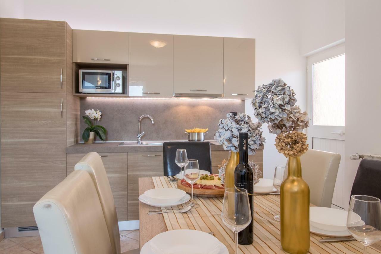 Apartment Taja Ližnjan エクステリア 写真