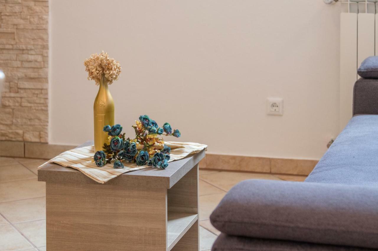 Apartment Taja Ližnjan エクステリア 写真