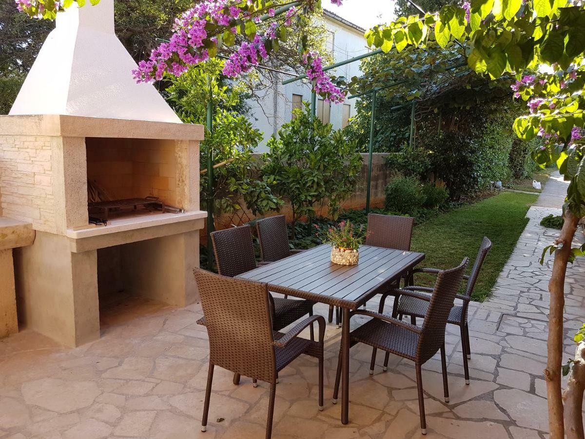 Apartment Taja Ližnjan エクステリア 写真