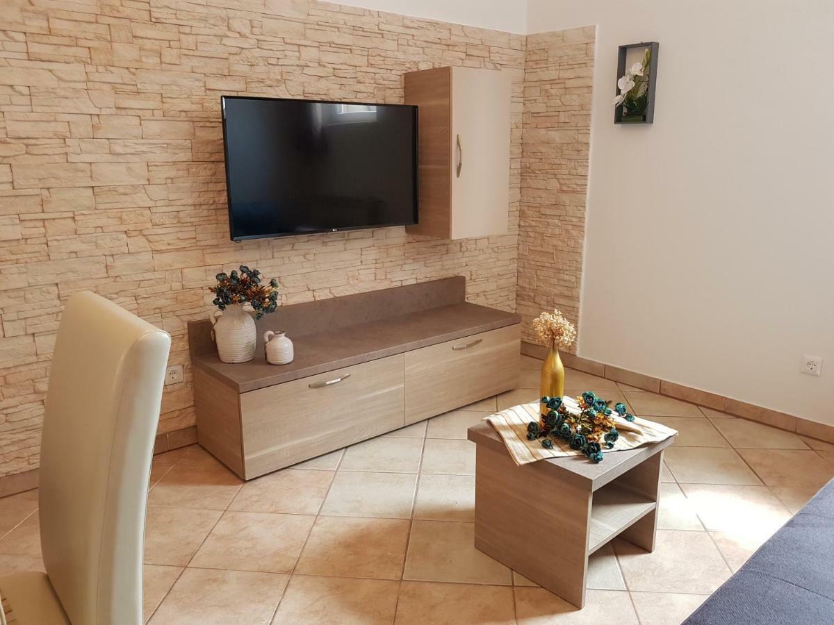 Apartment Taja Ližnjan エクステリア 写真