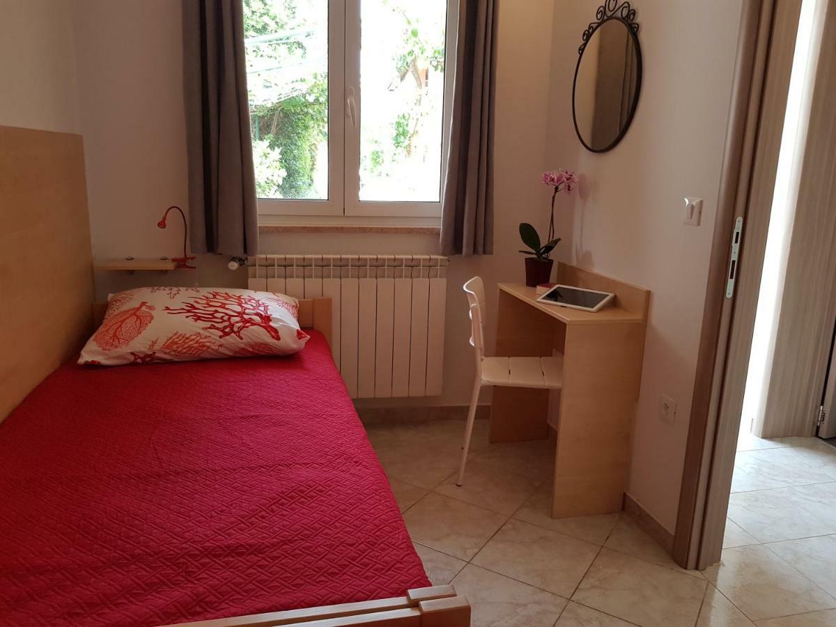 Apartment Taja Ližnjan エクステリア 写真