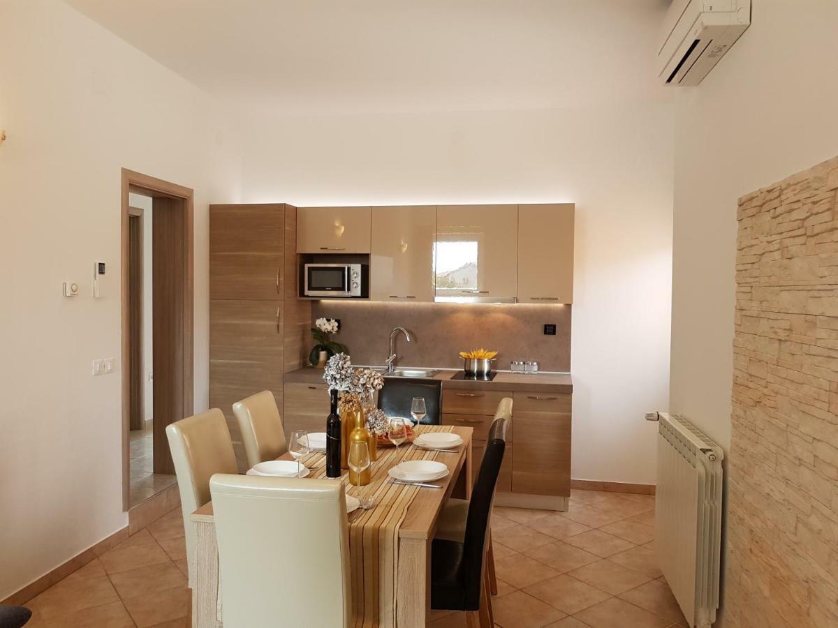 Apartment Taja Ližnjan エクステリア 写真